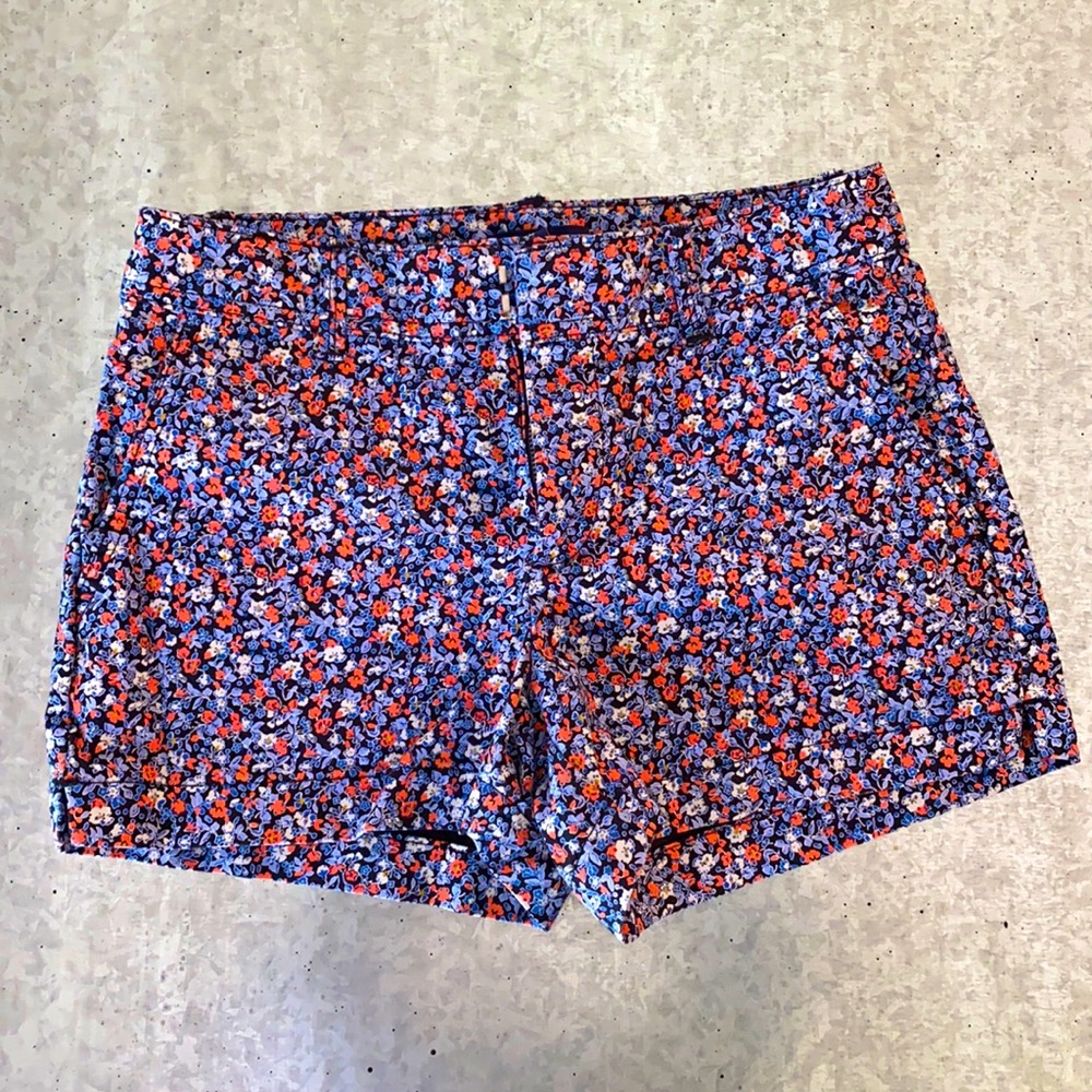 GAP Floral patterned shorts